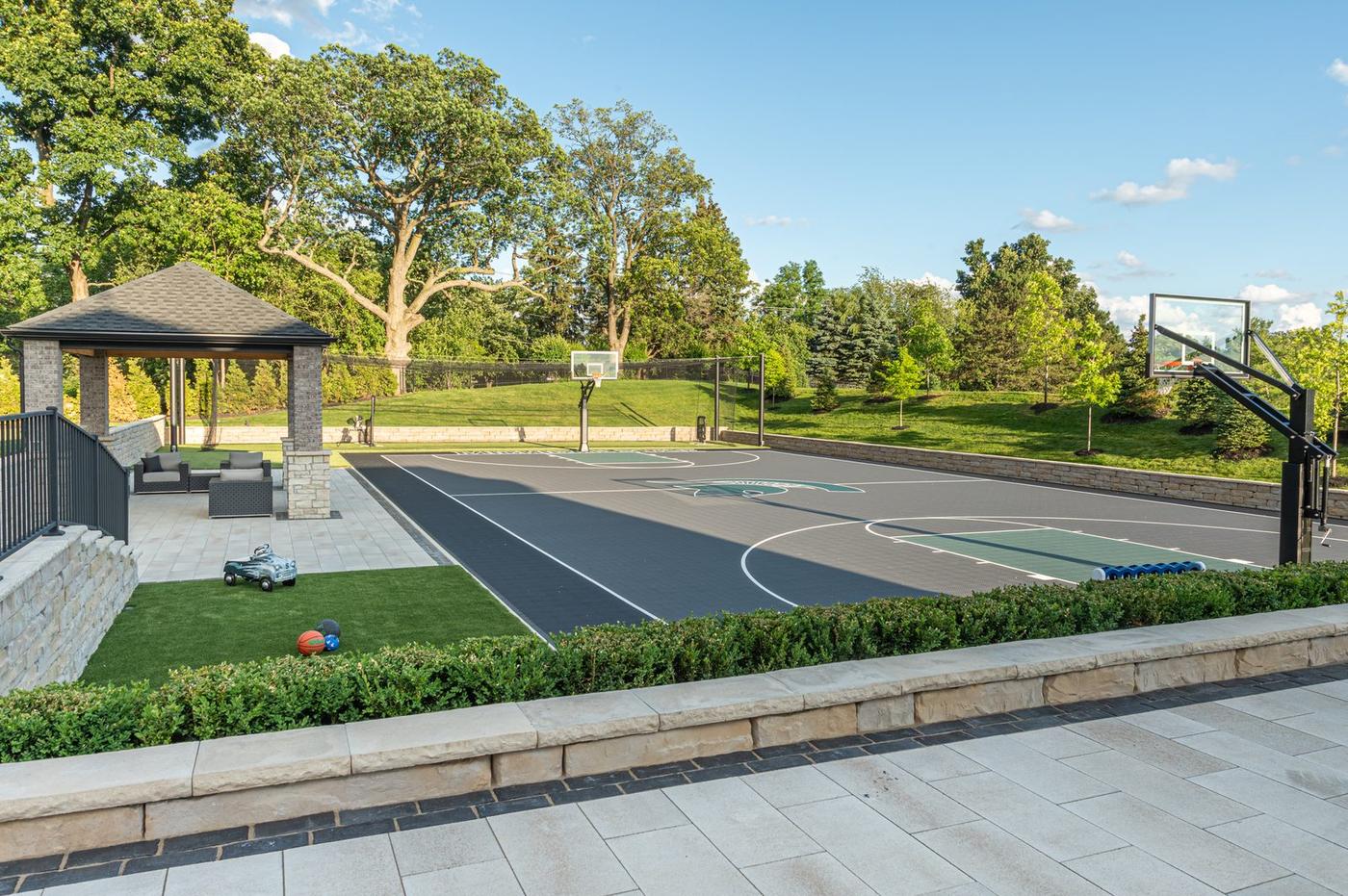 Thoms Bros Outdoor Living court